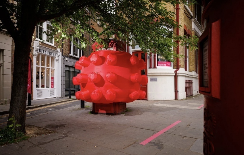 Надувные арт-объекты Стива Мессама переосмысляют архитектуру Лондона