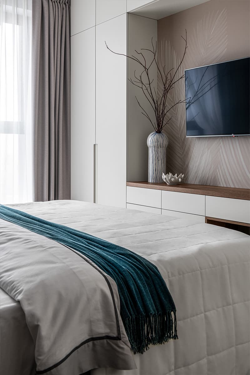 Расслабленный интерьер двухкомнатной квартиры с синими акцентами — проект Ольги Шелопугиной