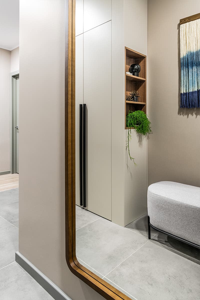 Расслабленный интерьер двухкомнатной квартиры с синими акцентами — проект Ольги Шелопугиной