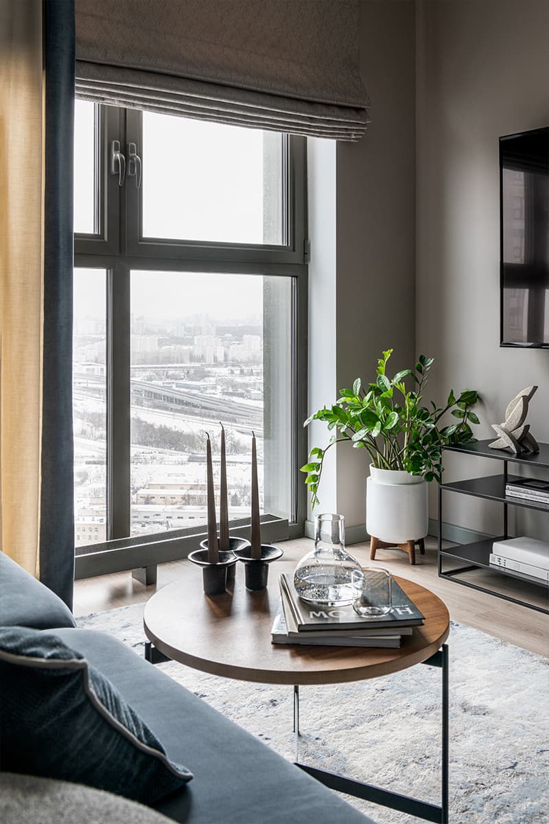 Расслабленный интерьер двухкомнатной квартиры с синими акцентами — проект Ольги Шелопугиной