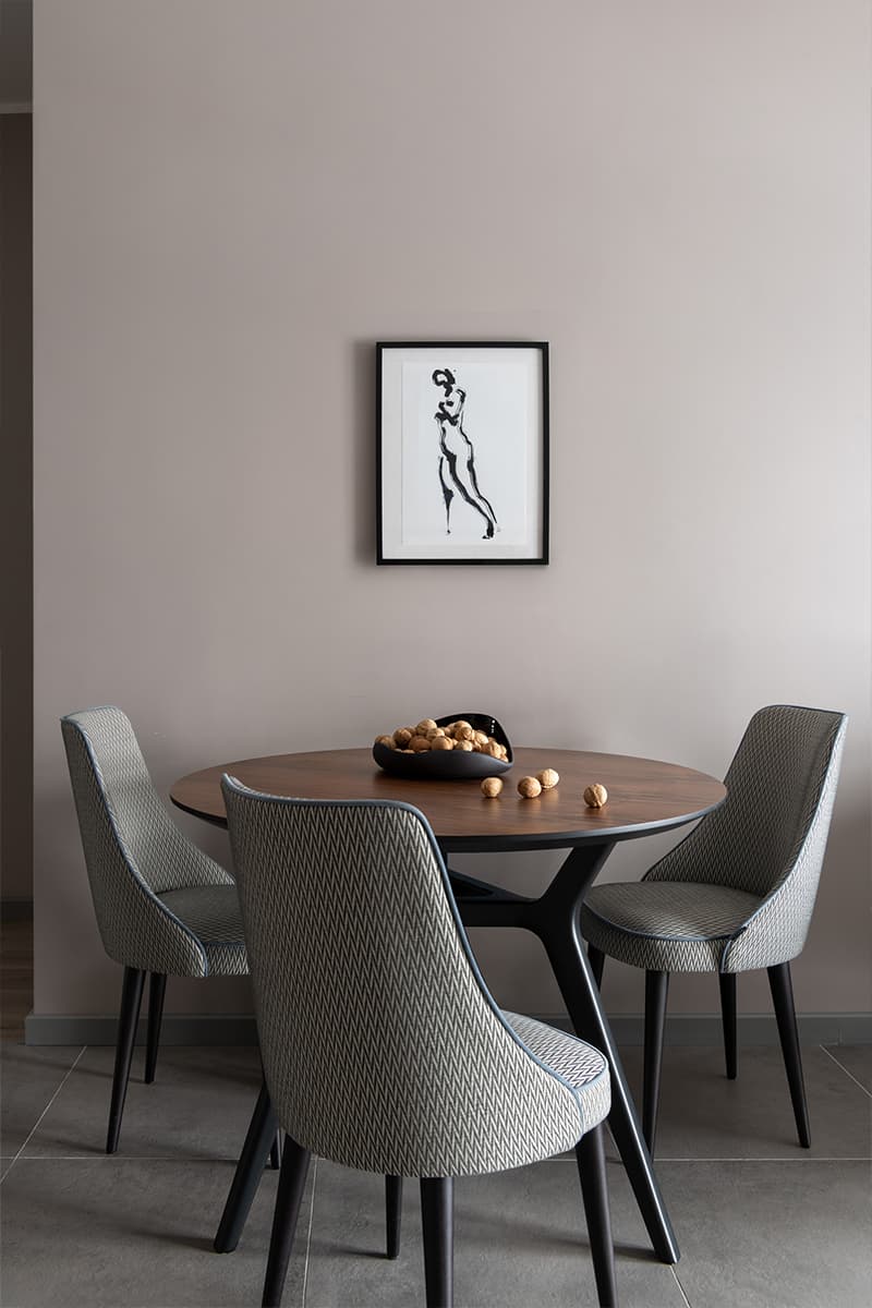 Расслабленный интерьер двухкомнатной квартиры с синими акцентами — проект Ольги Шелопугиной