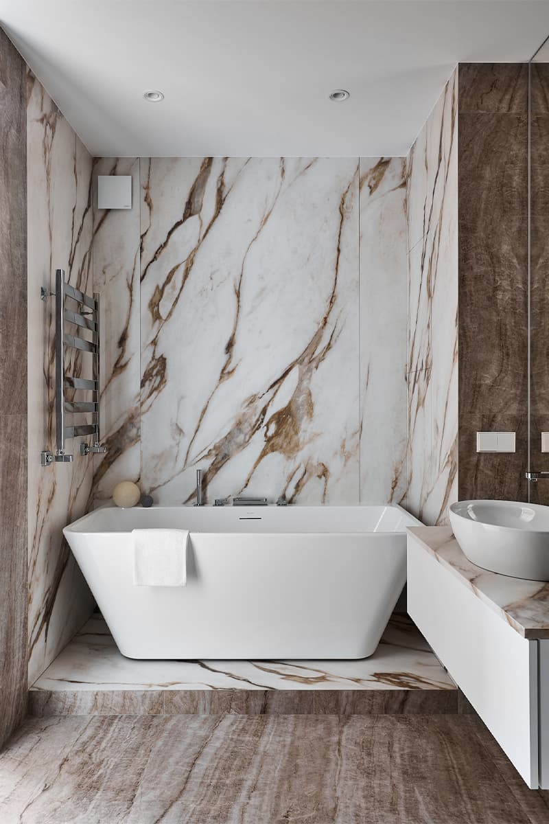 Контрастный интерьер двухуровневой квартиры для девушки из Минска — проект студии IQ House