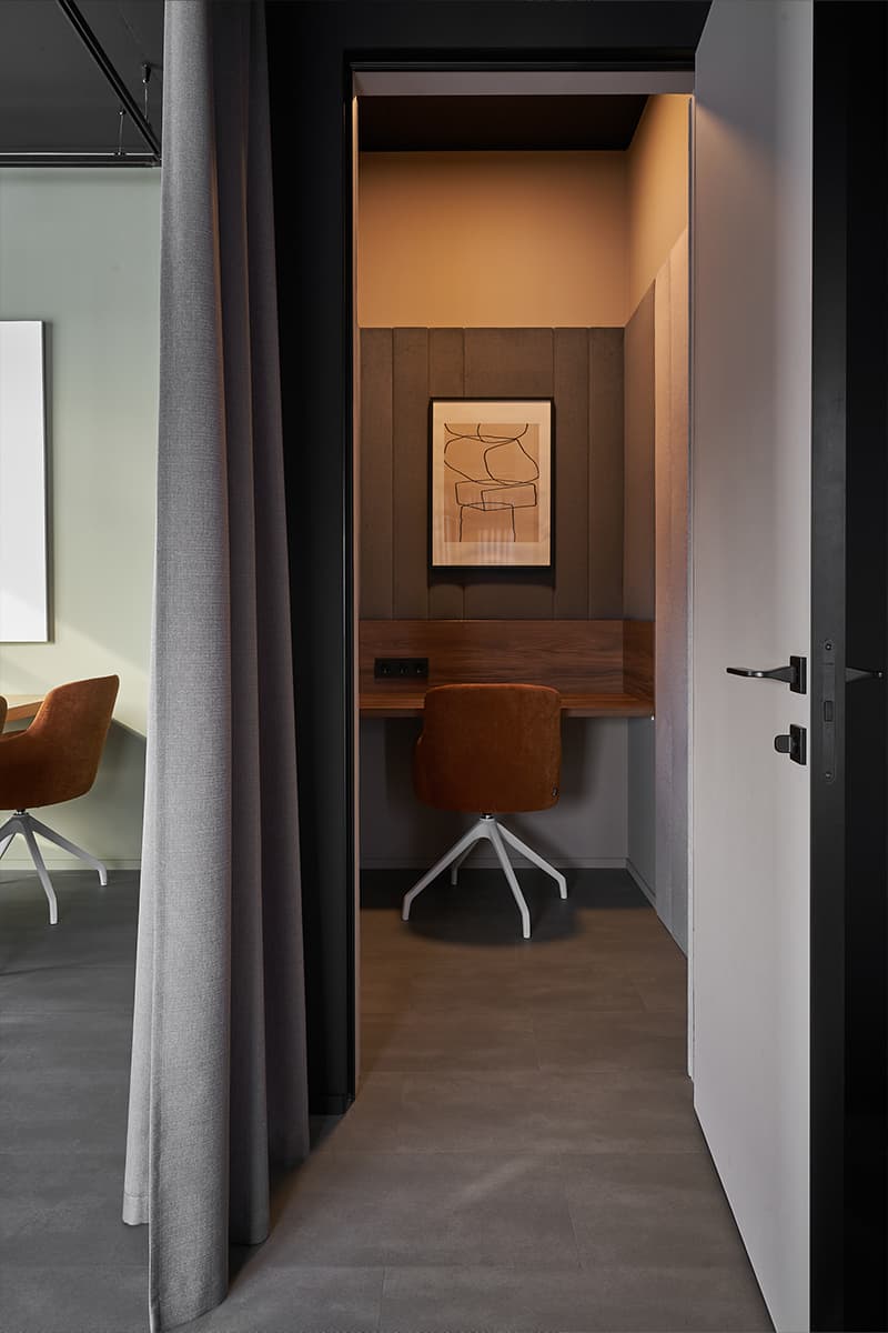 Интерьер соседского центра для жителей урбан-квартала в Новосибирске — проект студии Shubochkini и компании Брусника