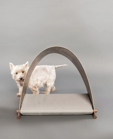 Собачья будка в виде арки по проекту Foster + Partners