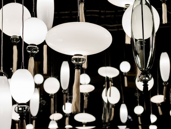 Марсель Вандерс представил светильники в духе традиционных бумажных фонарей