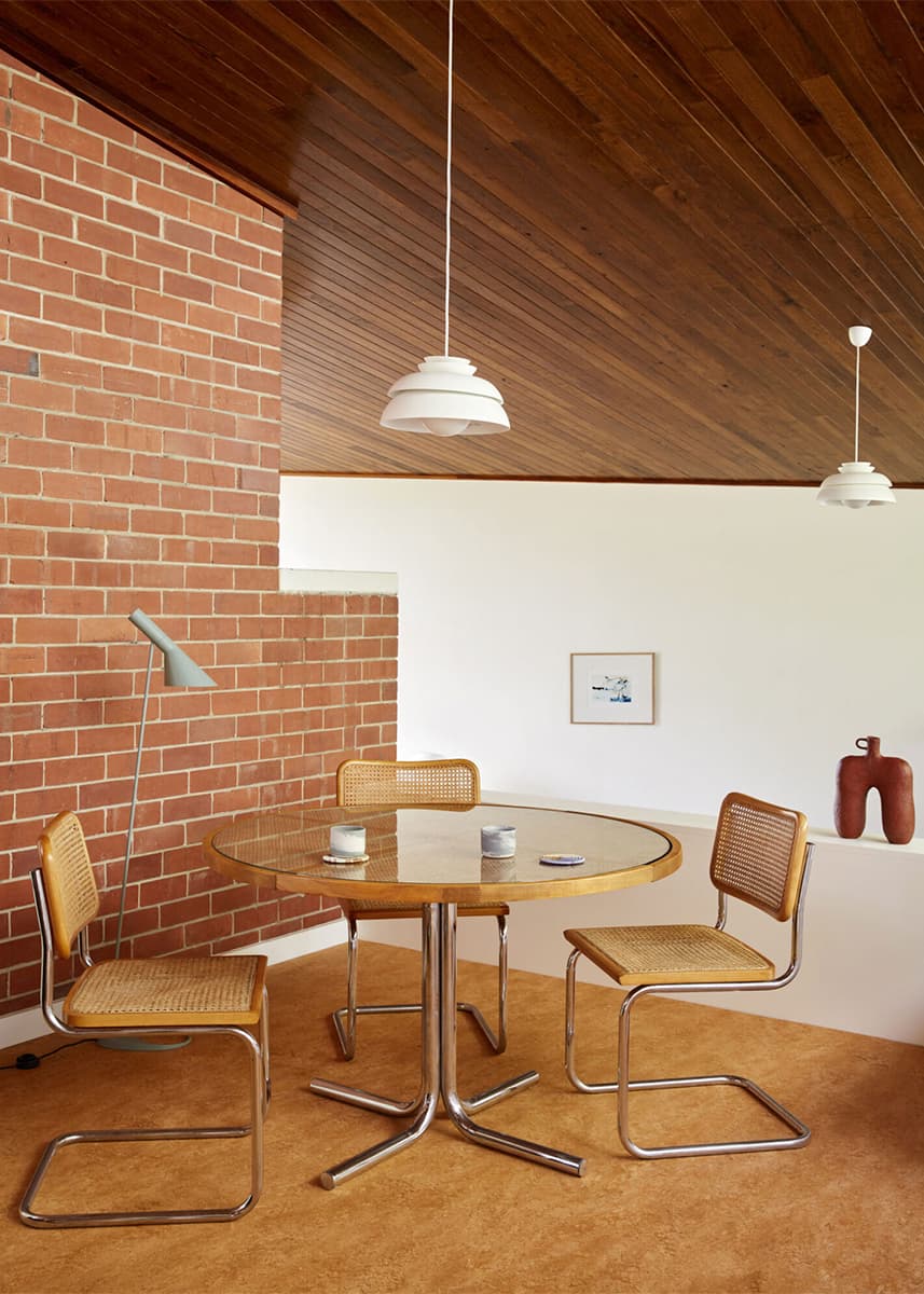 До самого фундамента: преображение австралийского коттеджа с винтажной мебелью и элементами стиля mid-century modern — проект студии Design Theory