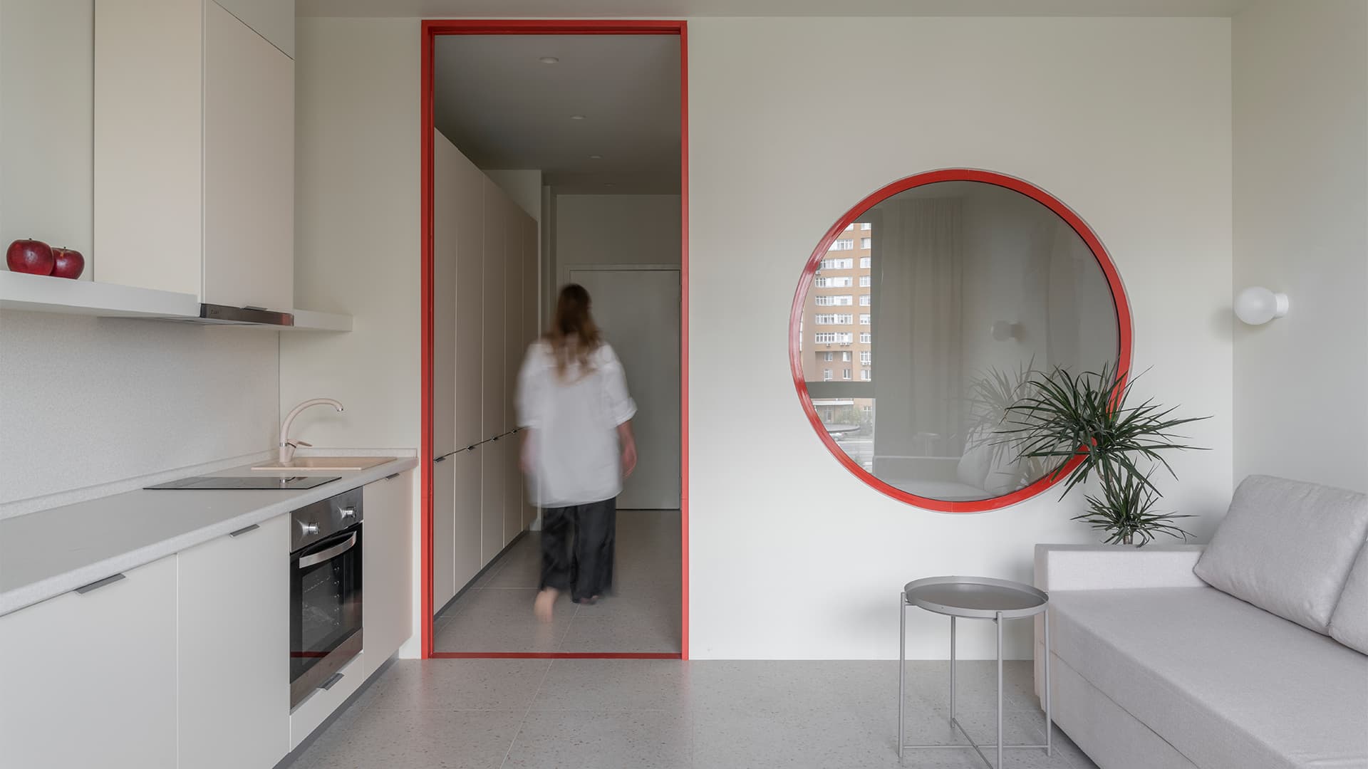 Динамичный интерьер маленькой квартиры, вдохновленный русским конструктивизмом — проект бюро SHKAF interior architects
