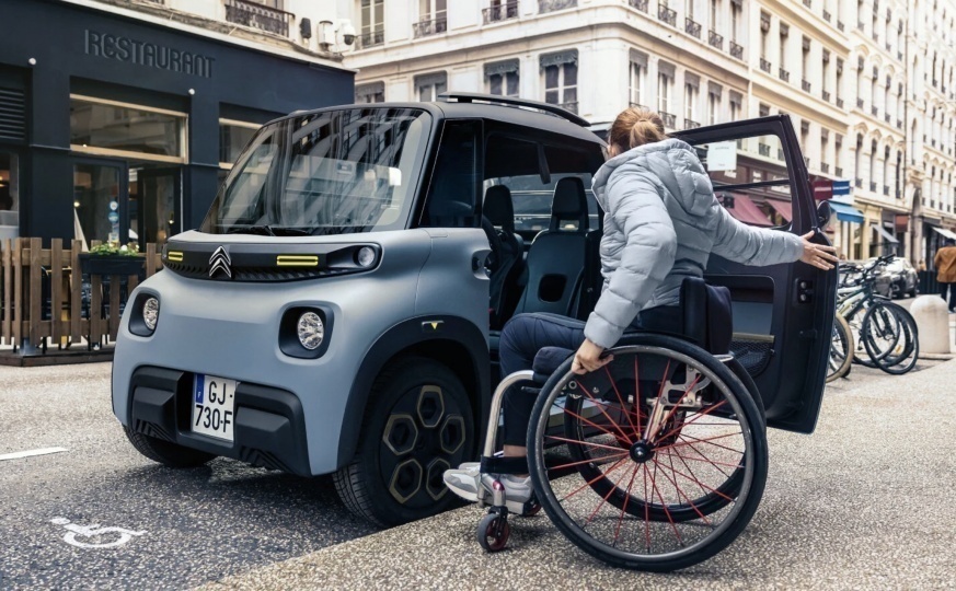 Citroën адаптировал электрокар Ami для людей с ограниченной подвижностью