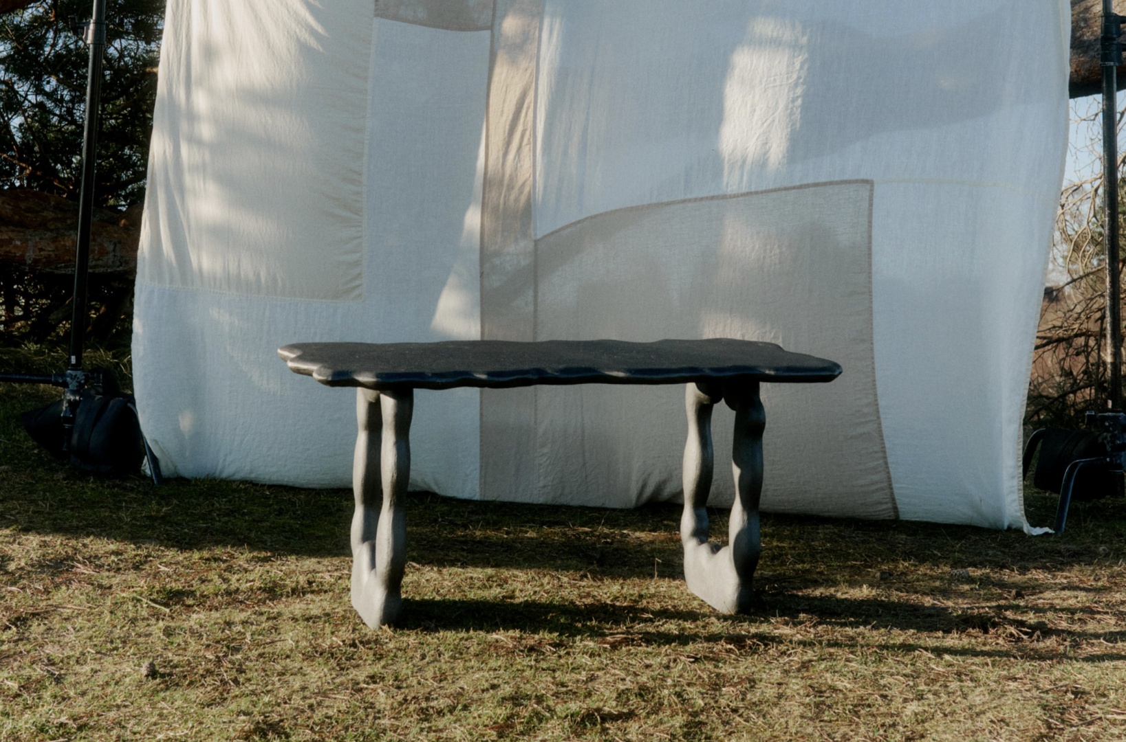 Бренд Ferm Living сделал стол-скамью из переработанного алюминия
