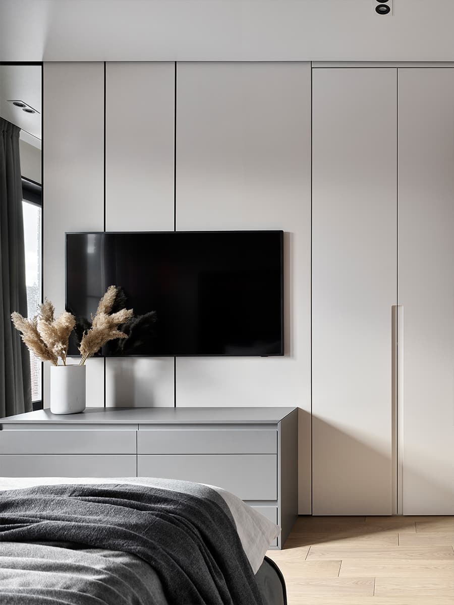 Контрастный интерьер квартиры с искусством и графичными деталями — проект Яны Лысенко