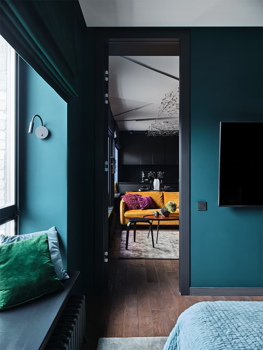 Глубокие арктические цвета в смелом интерьере квартиры — проект Ирины Богатиковой
