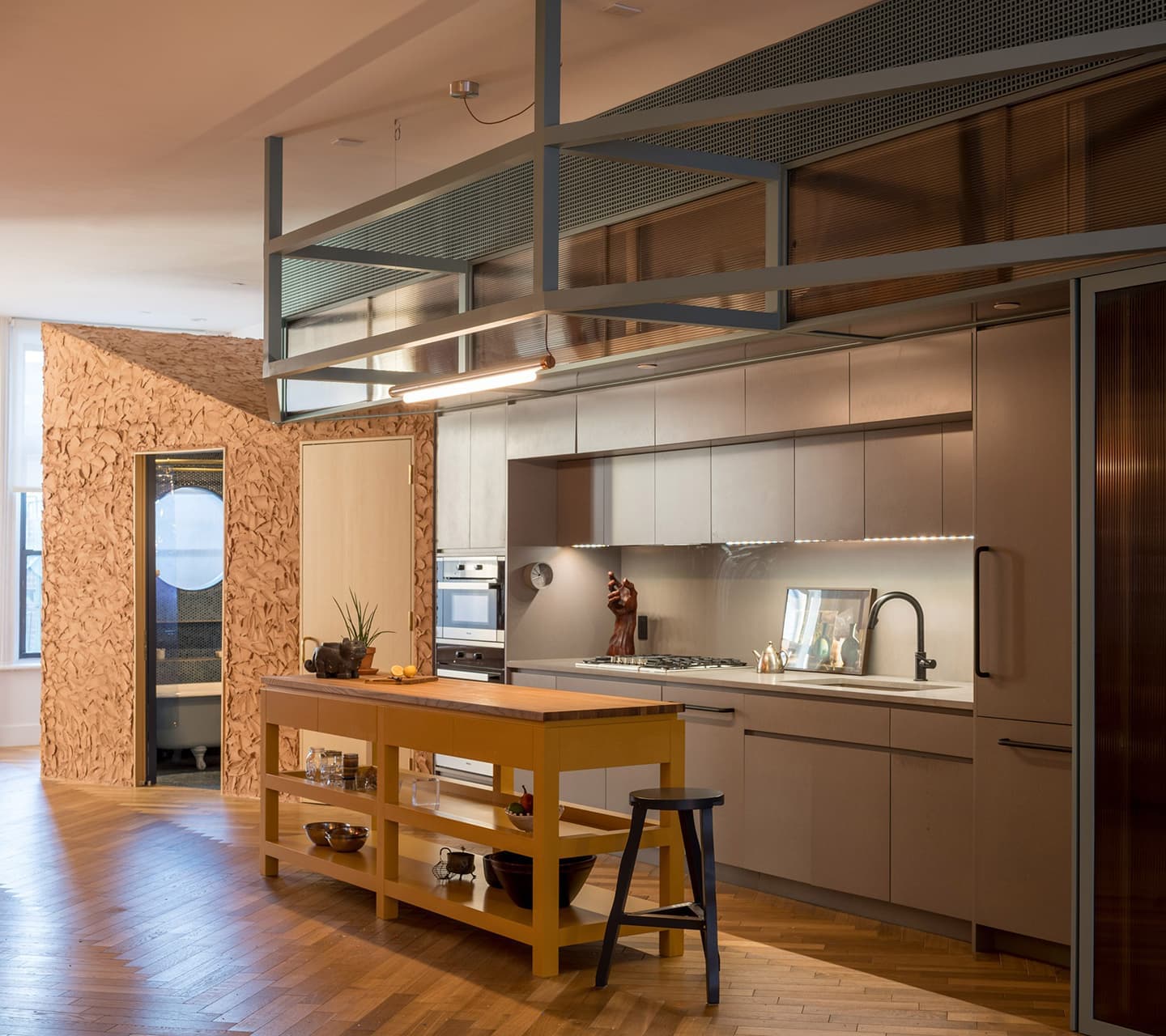 Уютный интерьер жилой арт-резиденции в Бруклине — проект Future Projects