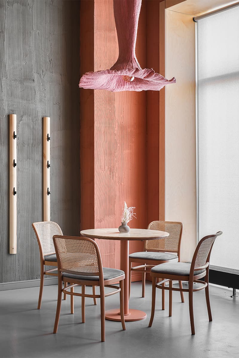 Современное прочтение французского стиля в интерьере красноярской кофейни — проект студии LEFTdesign