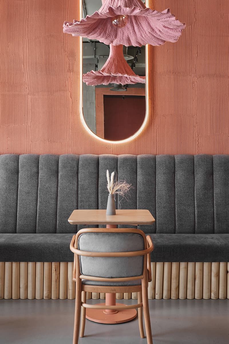 Современное прочтение французского стиля в интерьере красноярской кофейни — проект студии LEFTdesign