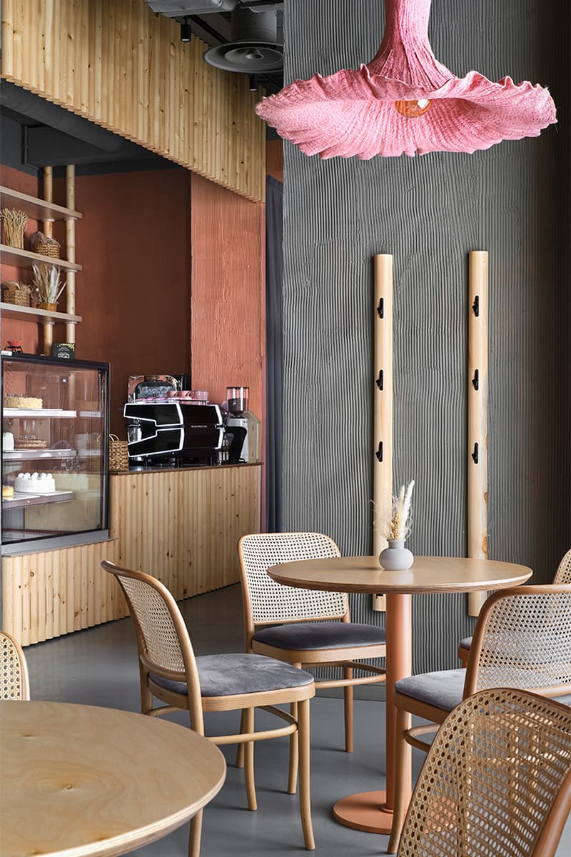 Современное прочтение французского стиля в интерьере красноярской кофейни — проект студии LEFTdesign