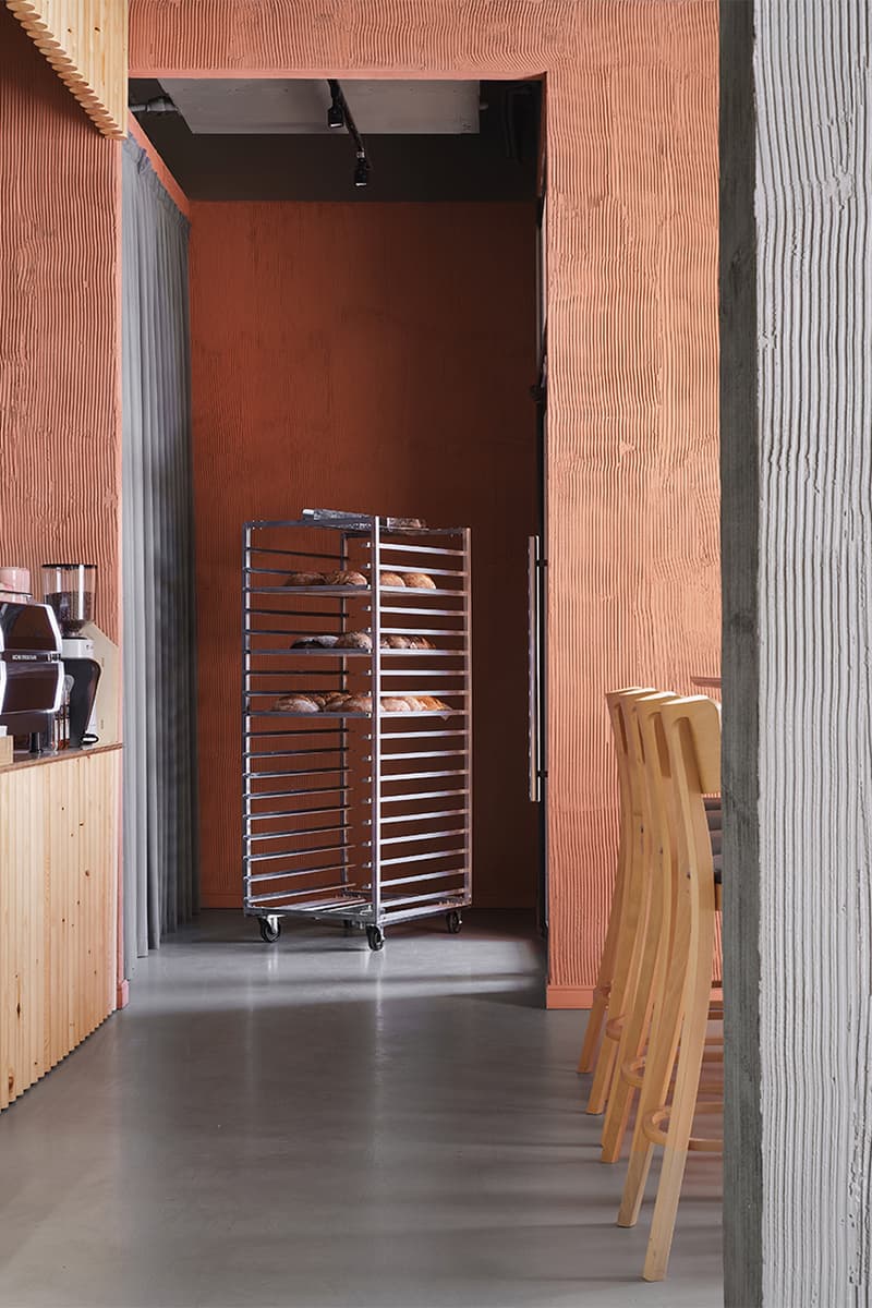 Современное прочтение французского стиля в интерьере красноярской кофейни — проект студии LEFTdesign