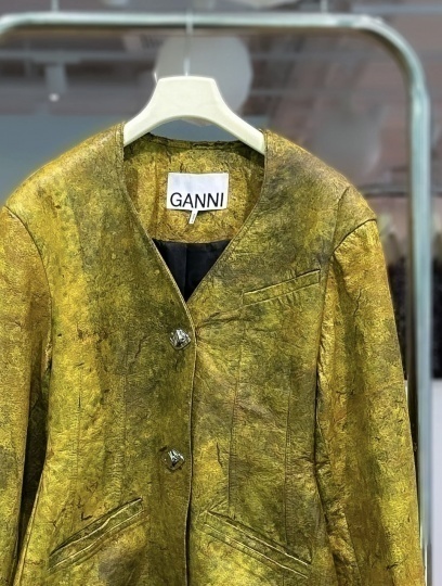 Fashion-бренд Ganni сделал жакет из бактериальной целлюлозы