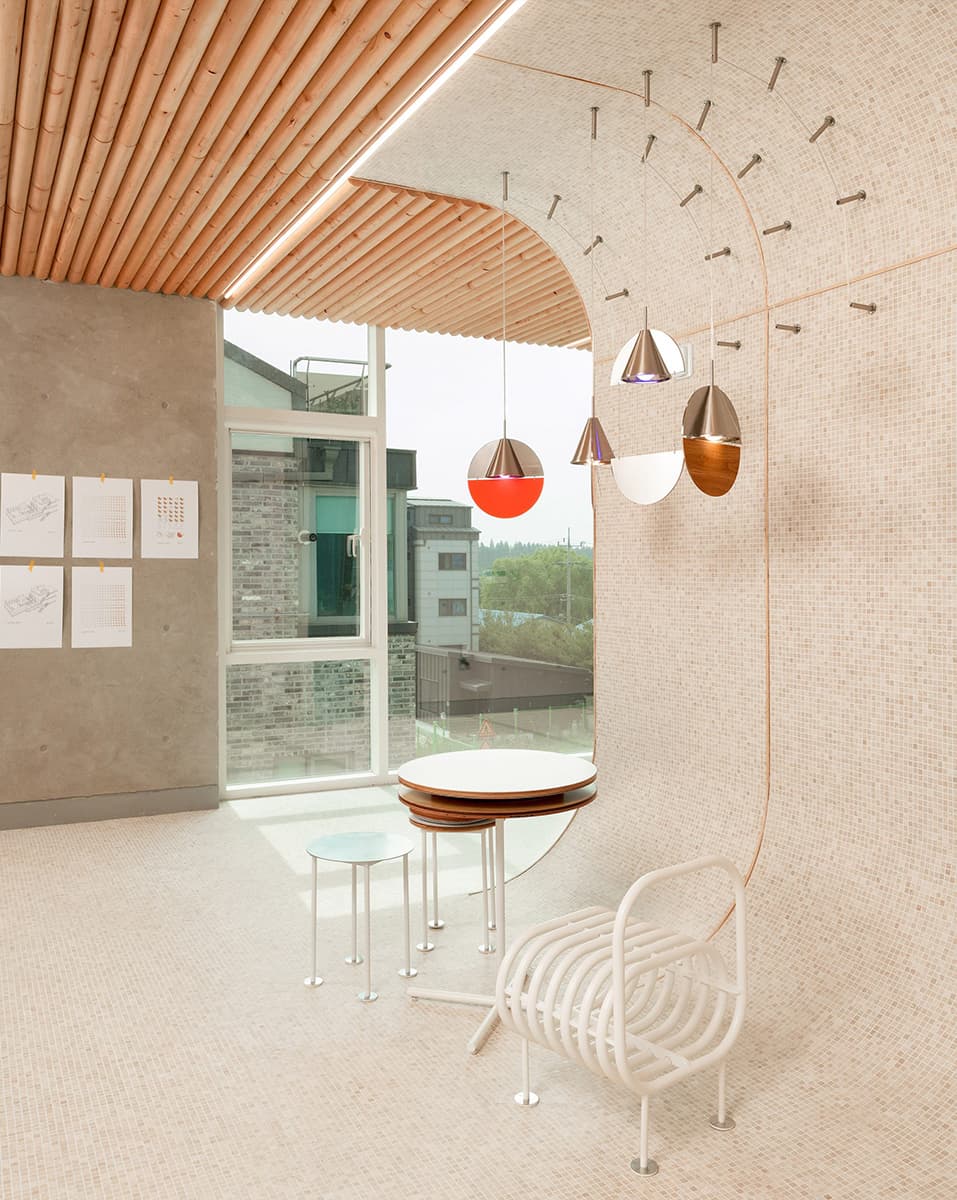 Кирпич, дерево и природный камень в интерьере кафе с итальянским настроением — проект студии Sukchulmok