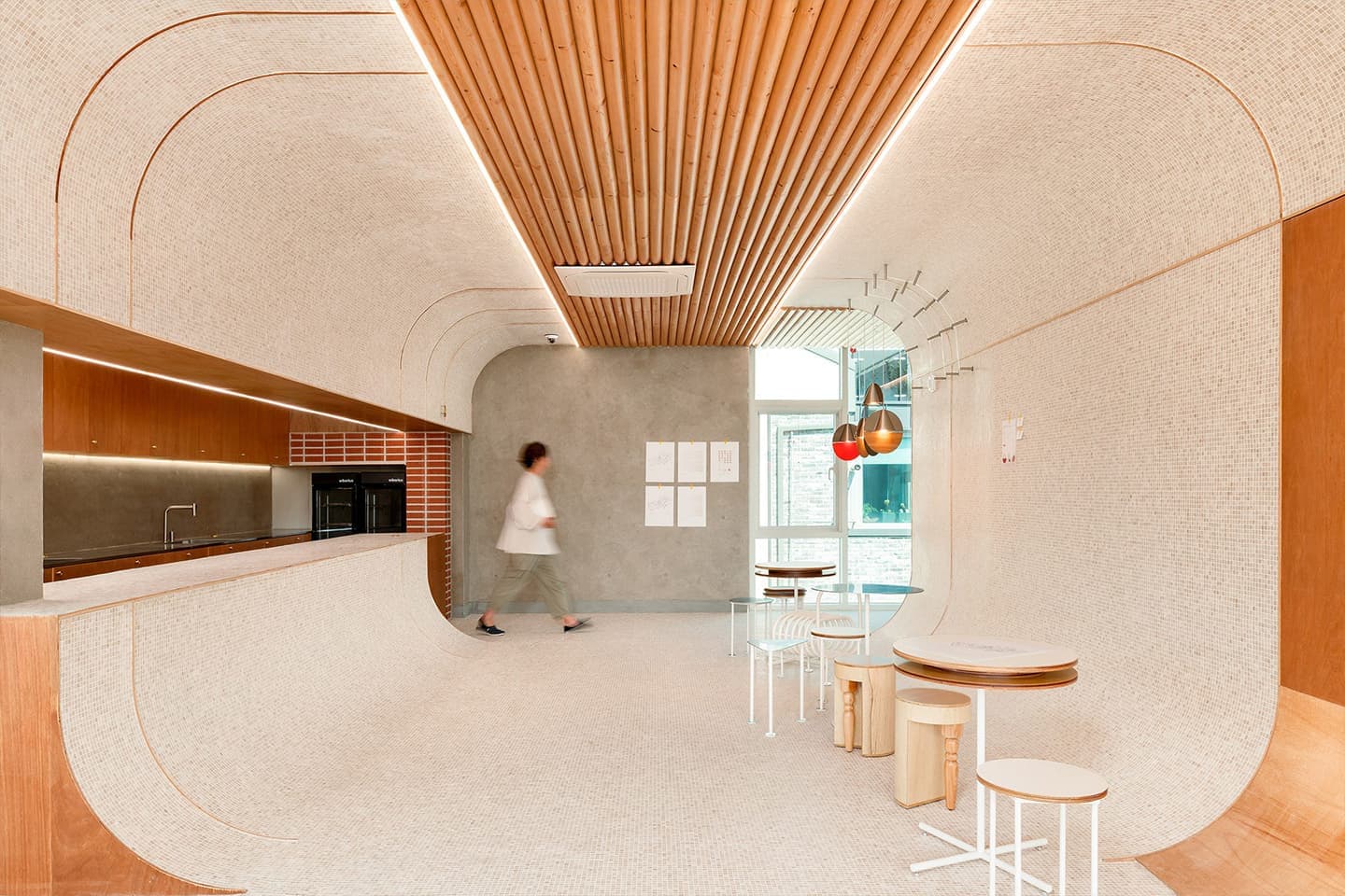 Кирпич, дерево и природный камень в интерьере кафе с итальянским настроением — проект студии Sukchulmok