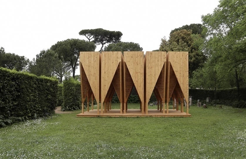 В садах виллы Медичи установили деревянный павильон по проекту Atelier Poem