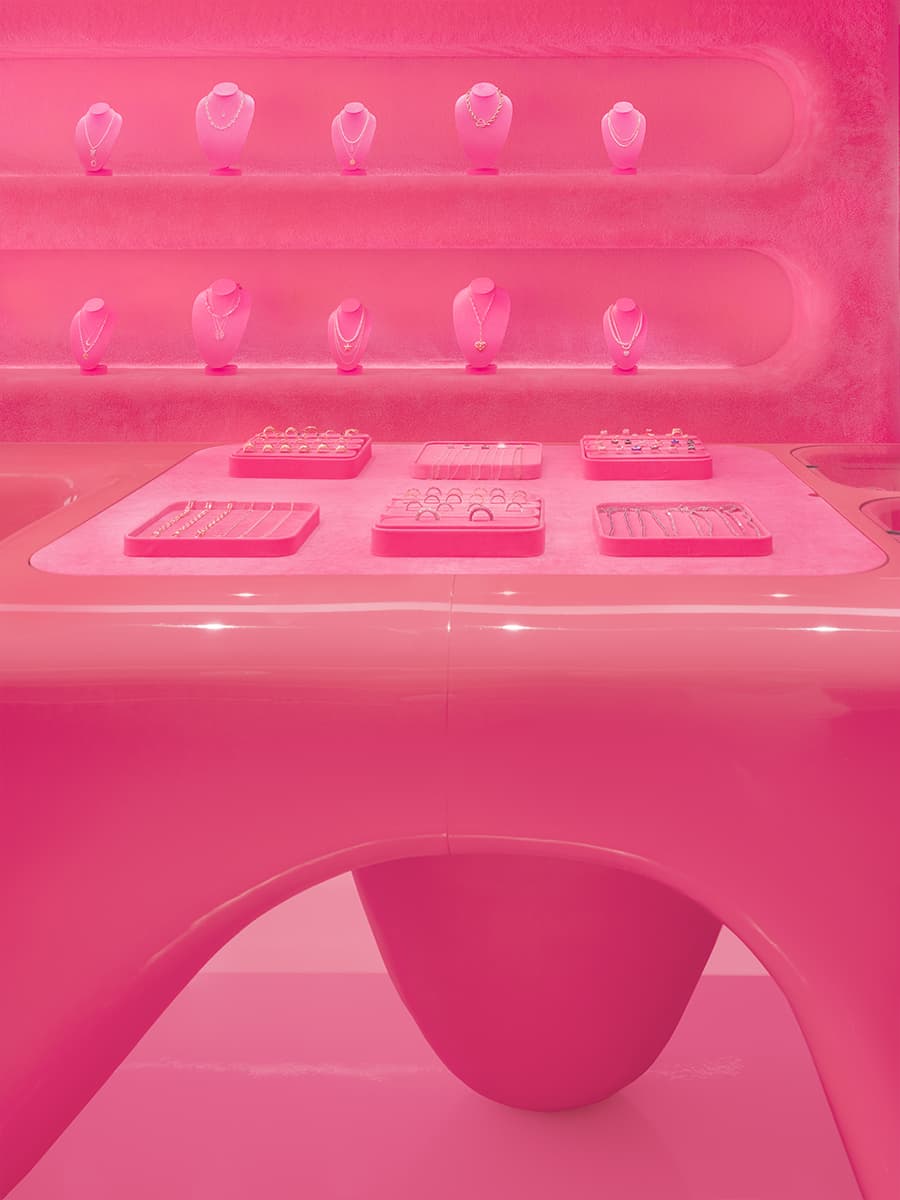 Эпатажный интерьер магазина ювелирных украшений на Патриарших прудах — проект Елены Локастовой