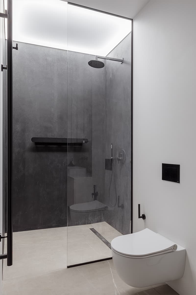 Дерево, сталь, текстиль и пластик в минималистском интерьере — проект Алексея Аладашвили