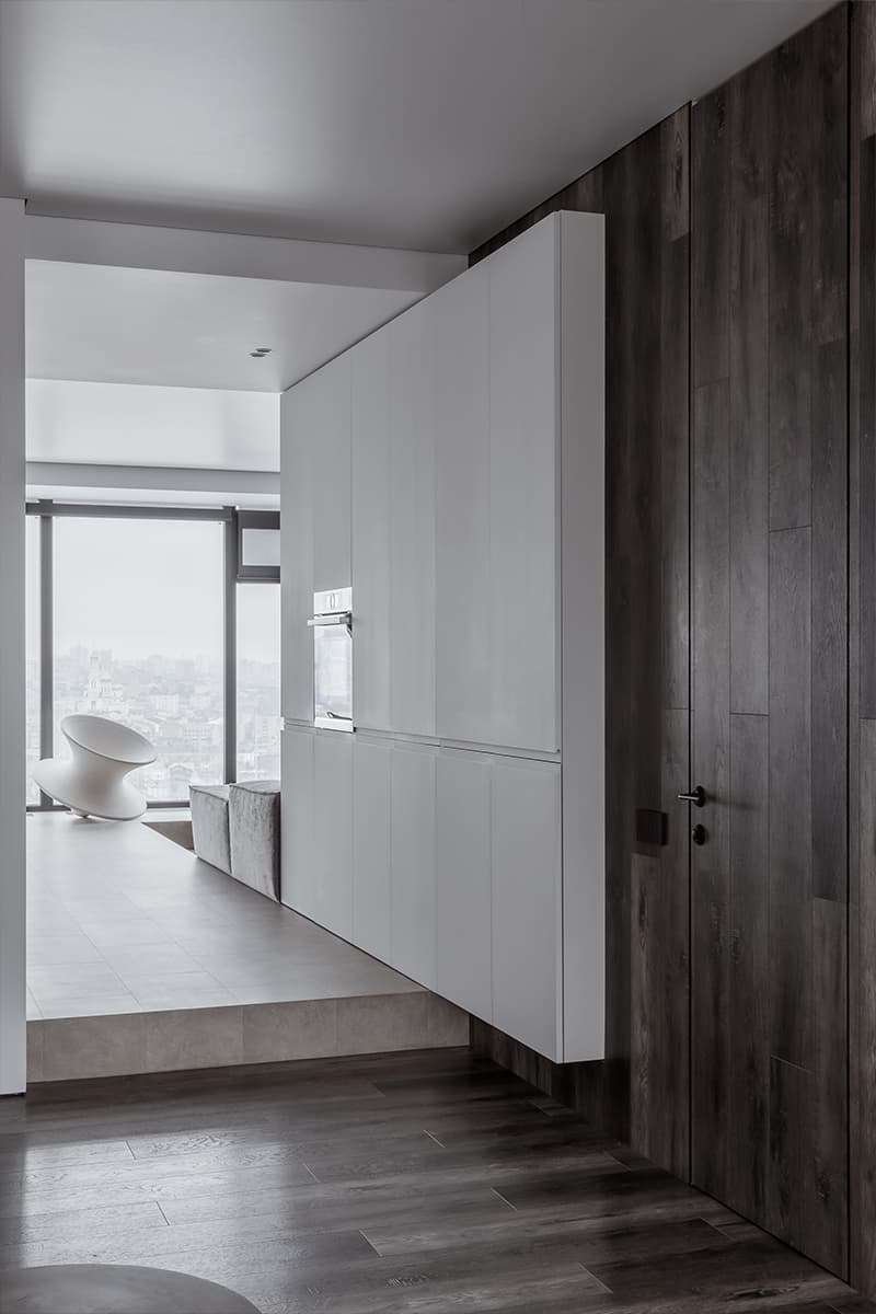 Дерево, сталь, текстиль и пластик в минималистском интерьере — проект Алексея Аладашвили