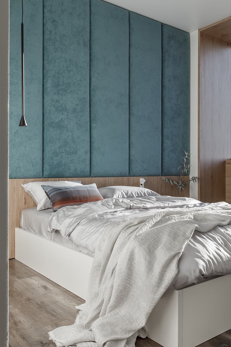 Дерево, сталь, текстиль и пластик в минималистском интерьере — проект Алексея Аладашвили