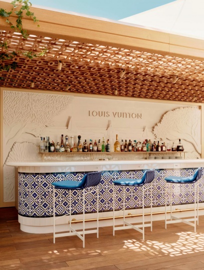 В Сен-Тропе открылось летнее кафе Louis Vuitton