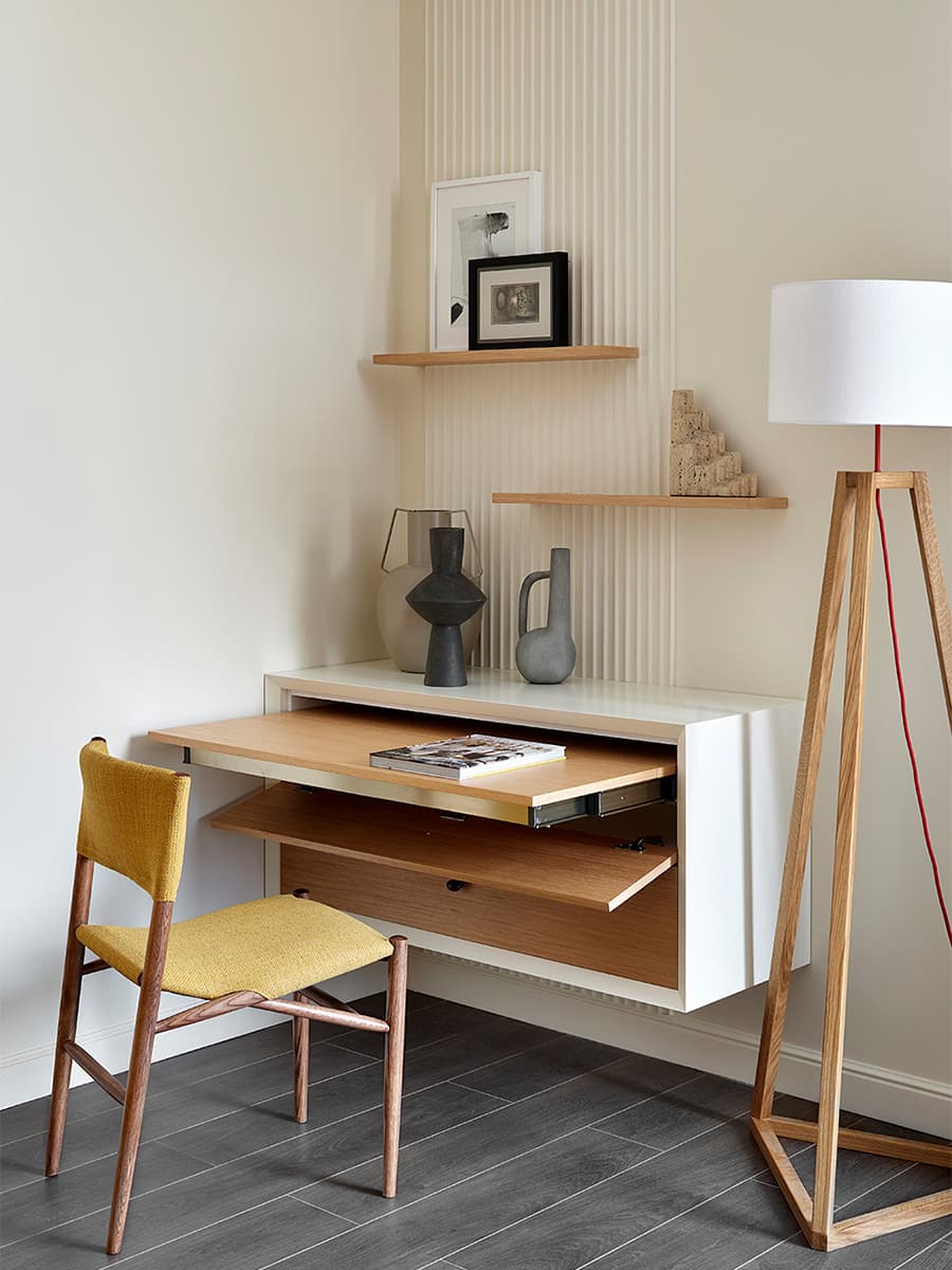 Природные краски и натуральное дерево в интерьере квартиры с видом на парк — проект Анастасии Холопцевой