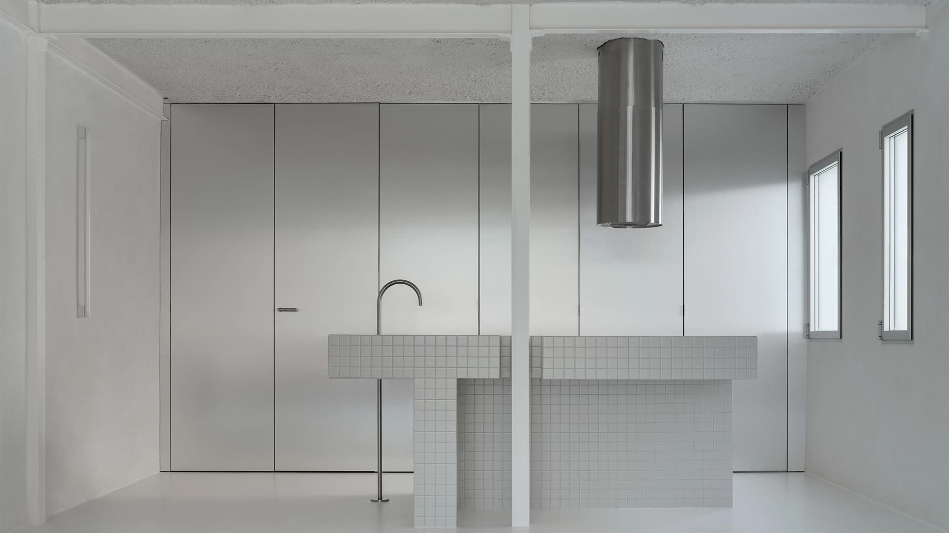 Универсальная отделка небольшой квартиры в Мадриде — проект архитектурного бюро HANGHAR