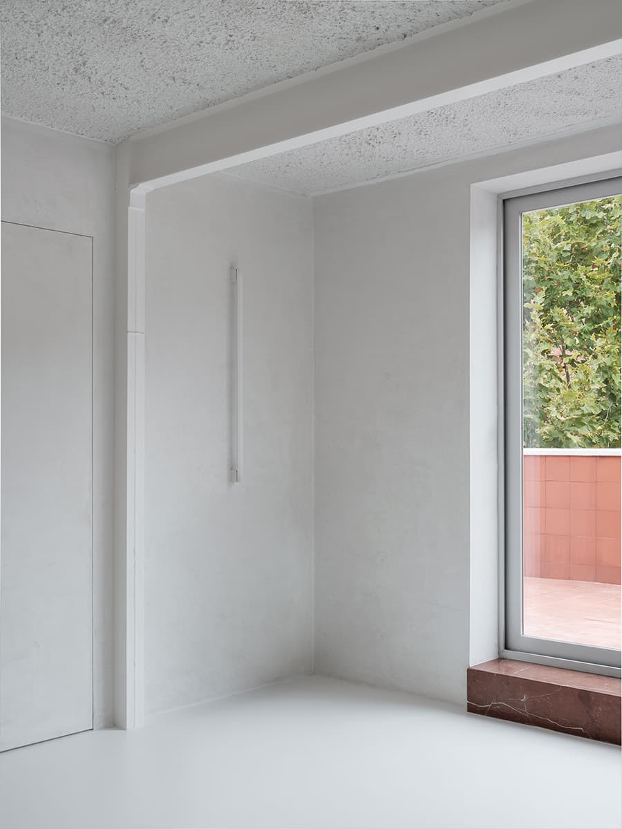 Универсальная отделка небольшой квартиры в Мадриде — проект архитектурного бюро HANGHAR